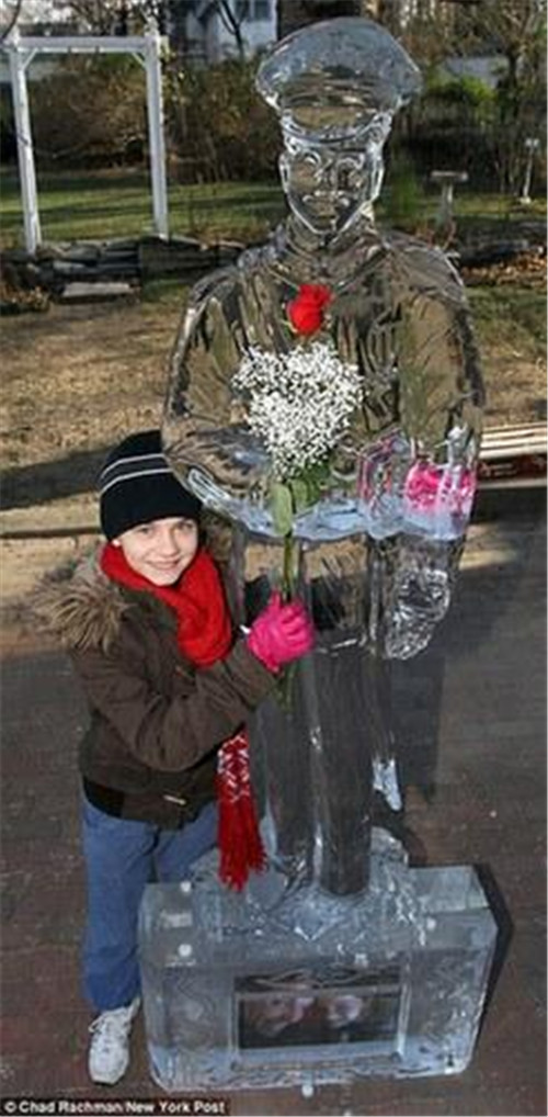 320名圣誕老人集體沖浪？八一八圣誕節(jié)奇聞趣事