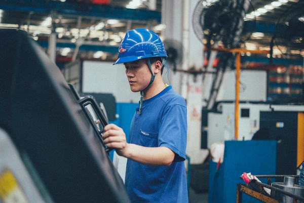 曾夢想當廚師，卻成數(shù)控車工大師