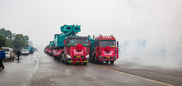 新年開(kāi)門(mén)紅！山河智能5000萬(wàn)裝備批量發(fā)車(chē)