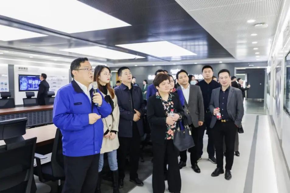 民主黨派湖南省委機(jī)關(guān)青工委團(tuán)隊一行考察山河智能