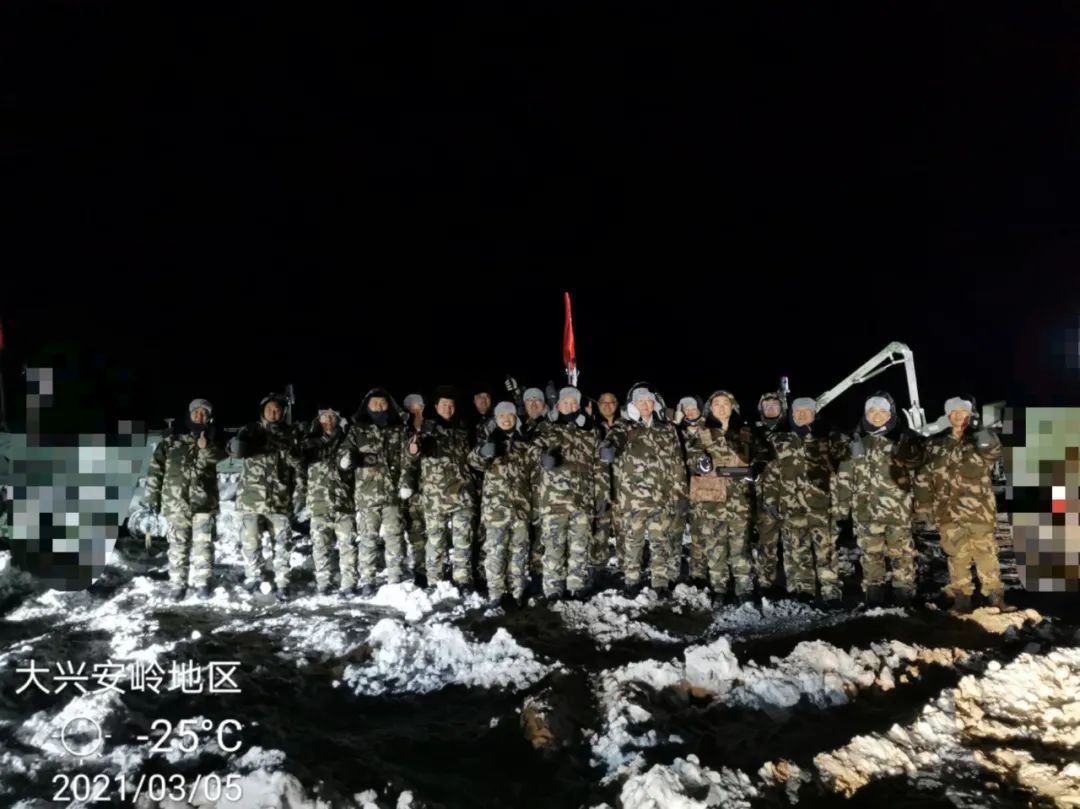 致敬！戰(zhàn)斗在風(fēng)沙中的特種裝備團(tuán)隊