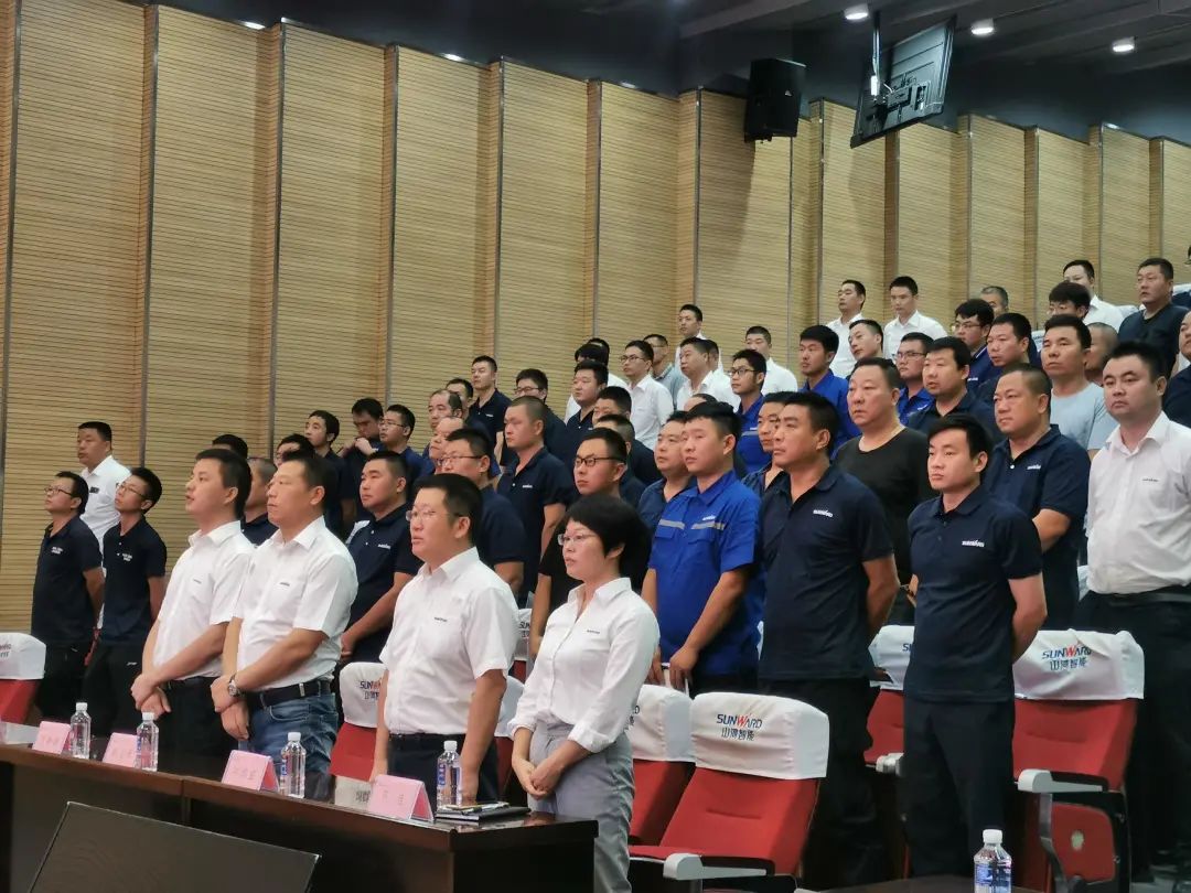 山河智能挖掘機事業(yè)部啟動2021服務技能評定暨服務萬里行總結(jié)大會