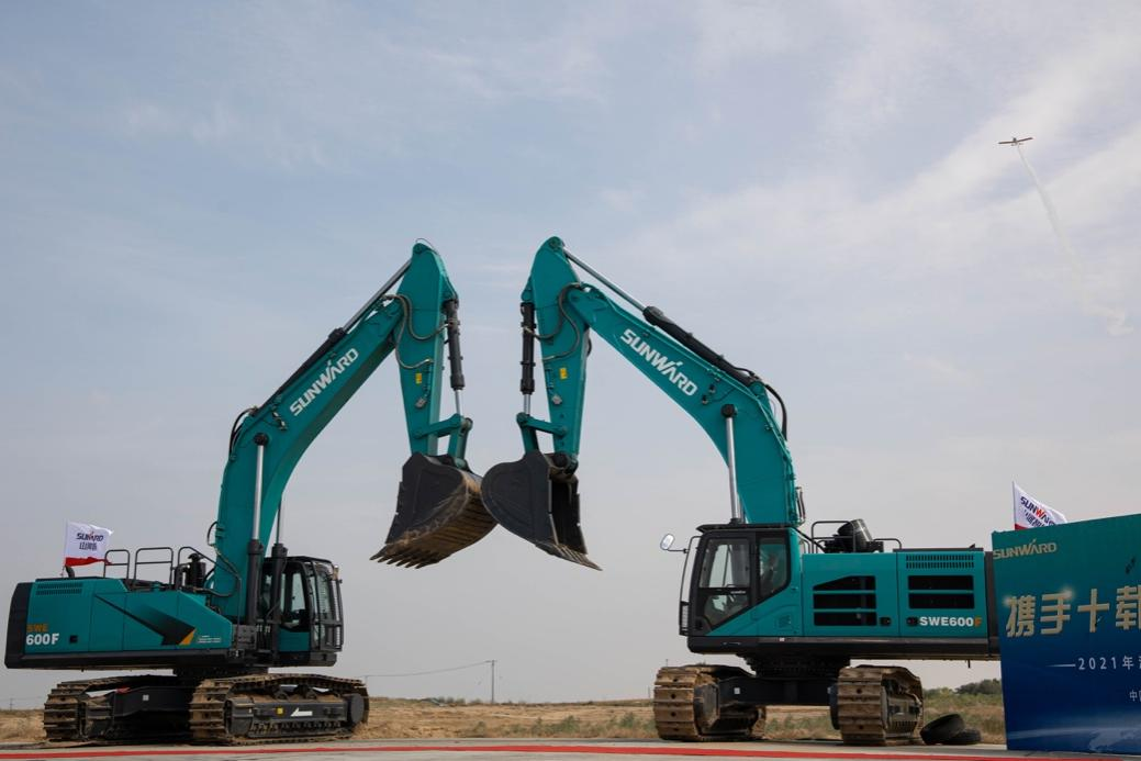大型挖掘機(jī)批量交付、輕型運(yùn)動(dòng)飛機(jī)推廣……這場(chǎng)活動(dòng)超吸睛
