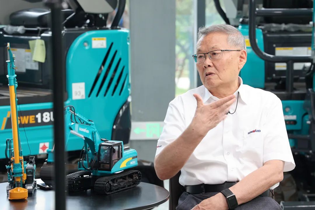 CGTN探廠！專訪山河智能董事長、首席專家何清華花絮來了