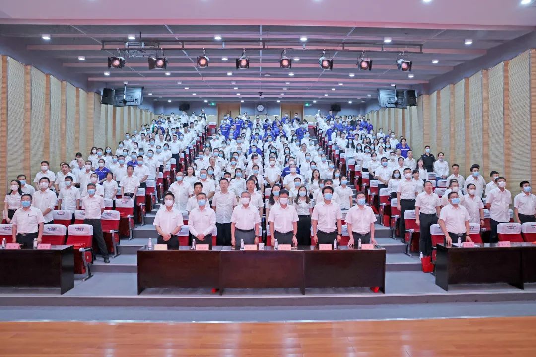 為建功建企建家一體化貢獻(xiàn)更大力量！山河智能第五屆五次“雙代會(huì)”成功召開(kāi)