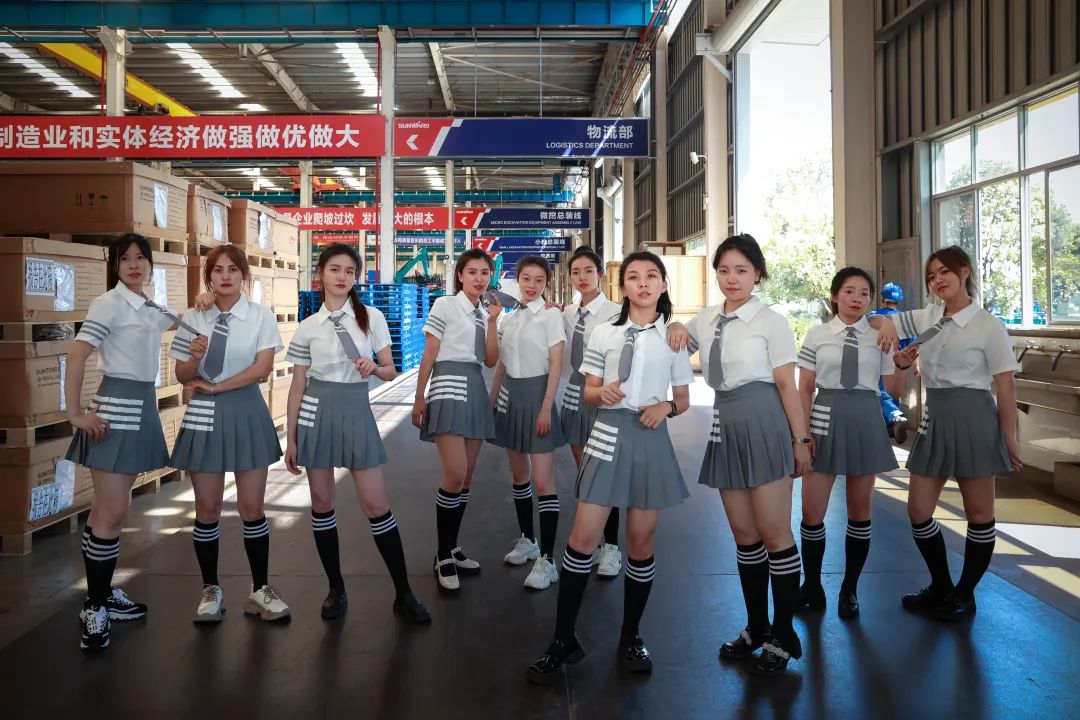 又酷又辣又炫！山河智能第二屆挖機寶貝來了