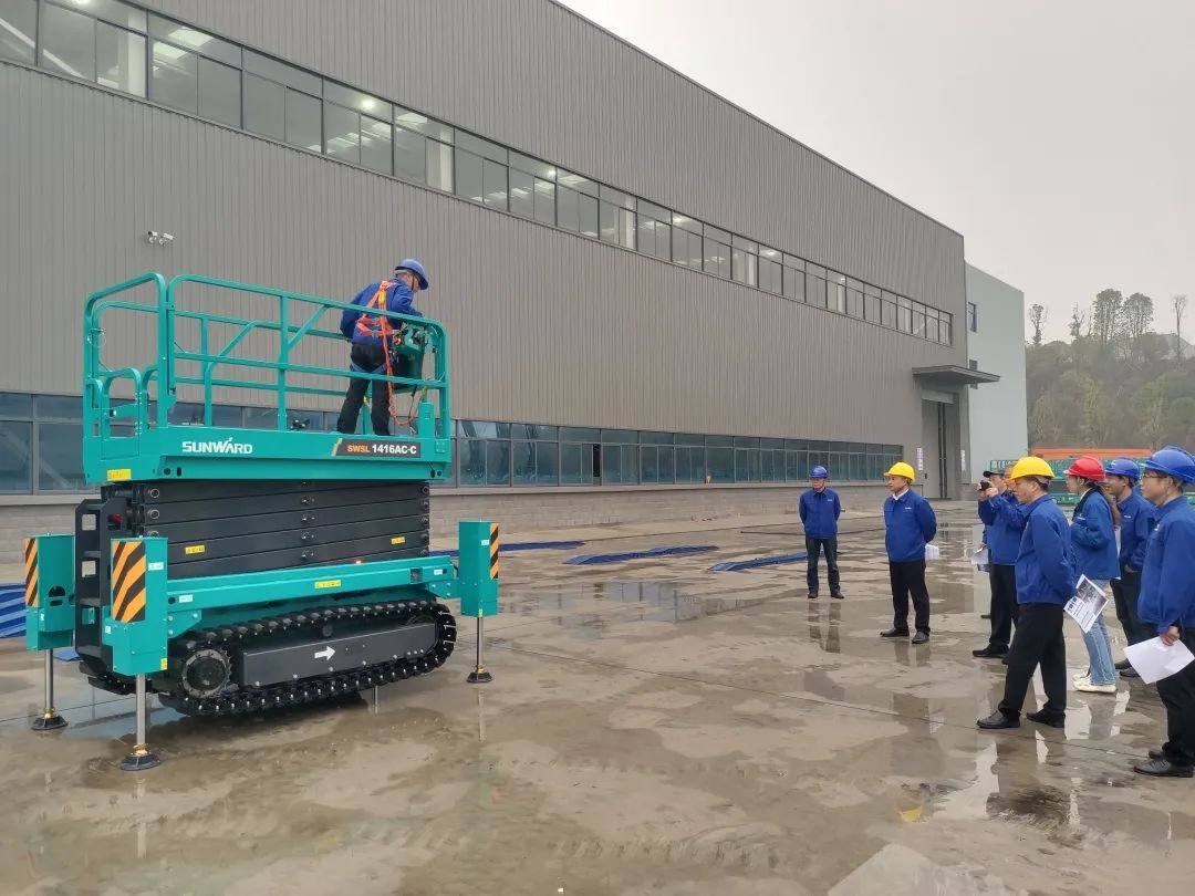 出廠即“出道”！山河智能首款履帶剪叉式高空作業(yè)平臺批量上市