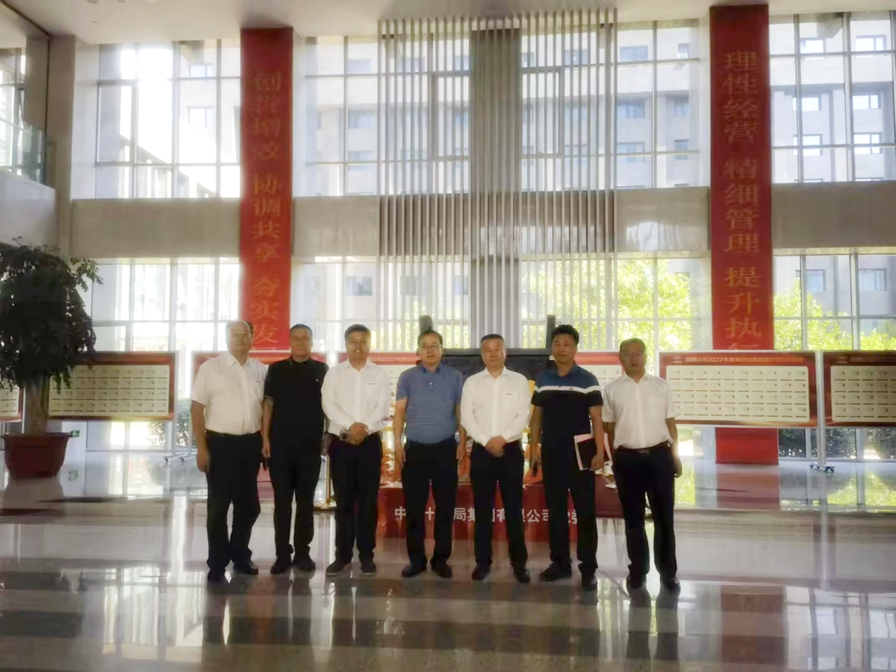 合作共贏！山河智能總經(jīng)理夏志宏帶隊赴中鐵十九局拜訪交流