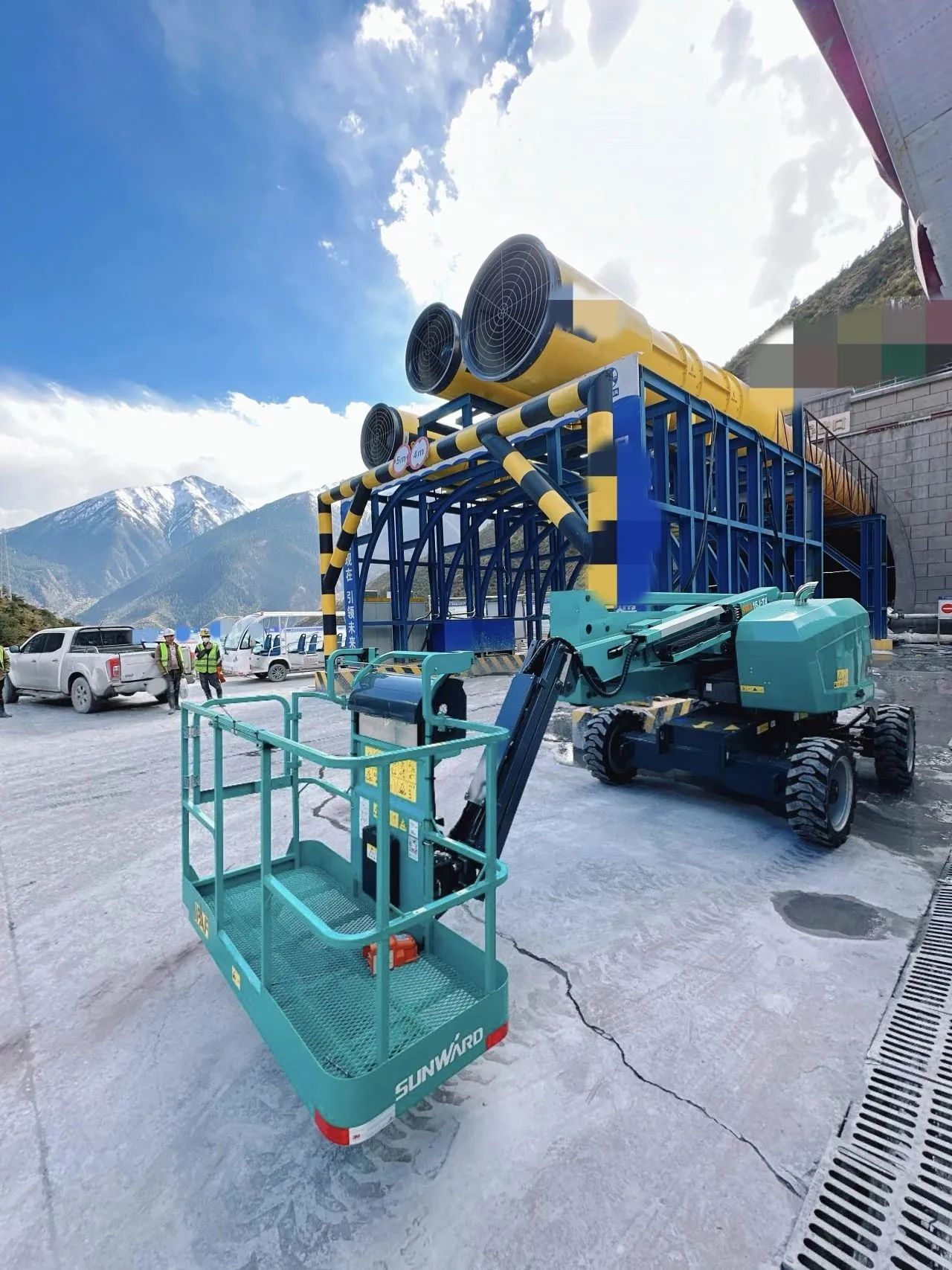 不懼高海拔挑戰(zhàn)！山河智能高空機(jī)械實(shí)力助建川藏鐵路
