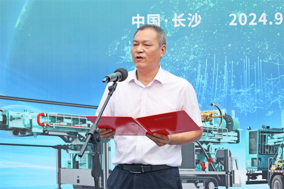 引領綠色科技新篇章！山河智能新能源鉆機成功交付
