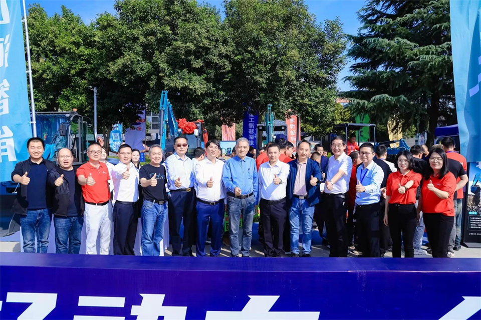 展現(xiàn)“掘”對實(shí)力！山河智能亮相2024微挖大會(huì)暨小型設(shè)備大會(huì)