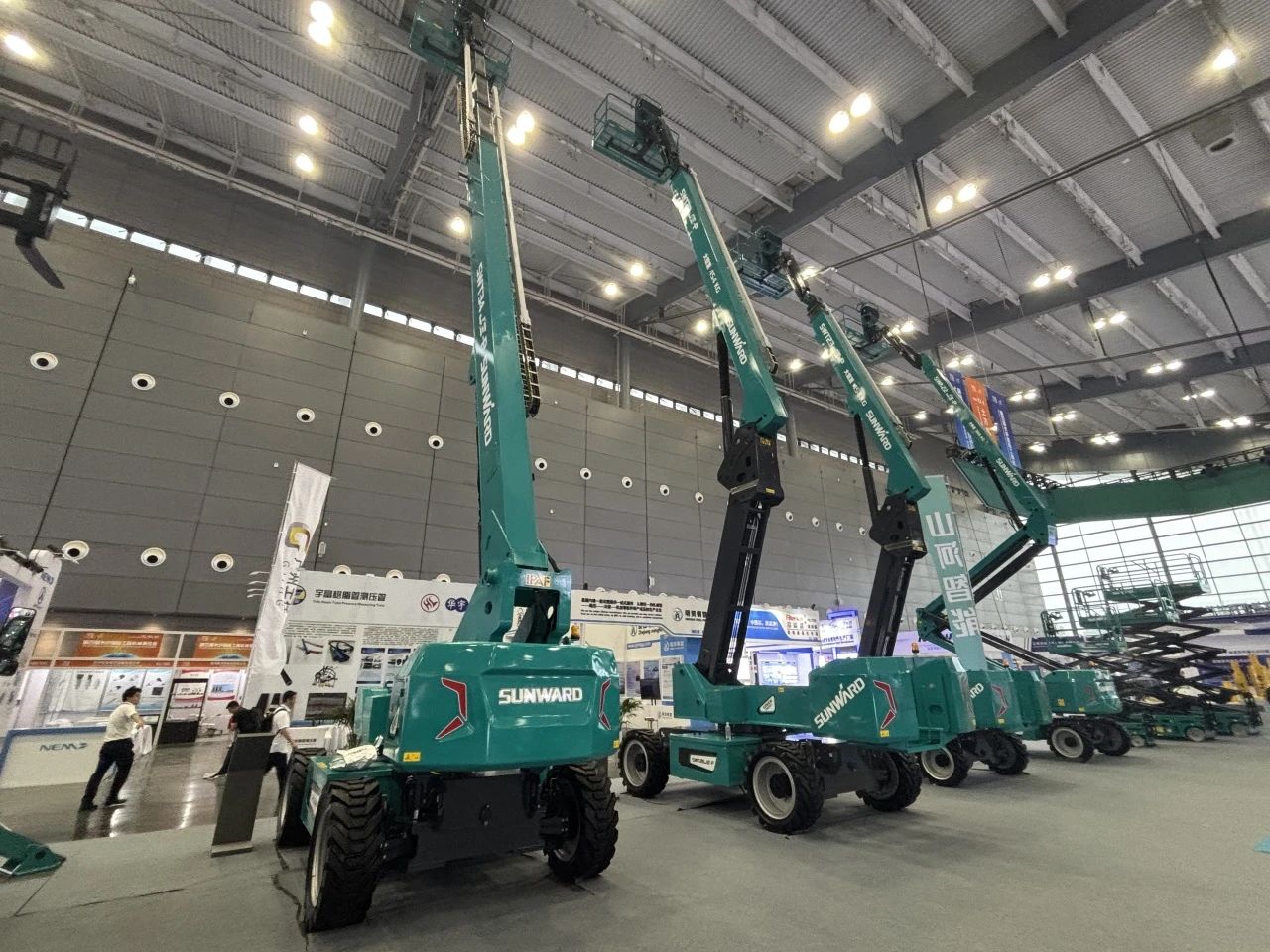 2025 CICEE | 山河智能SWT34JE-P電動(dòng)直臂式高空作業(yè)平臺(tái)重磅發(fā)布！