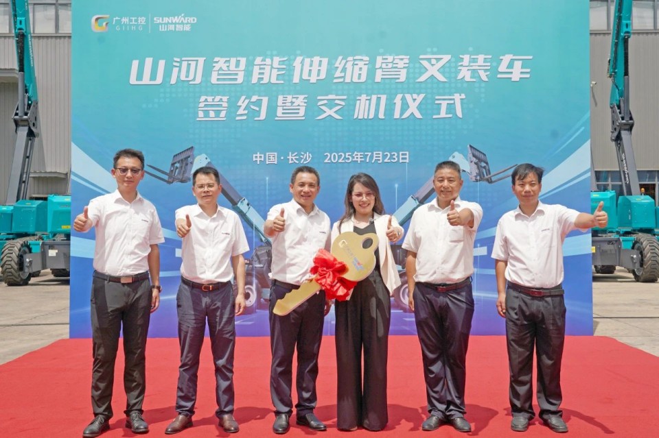 山河智能伸縮臂叉裝車批量交付，即將奔赴新一線